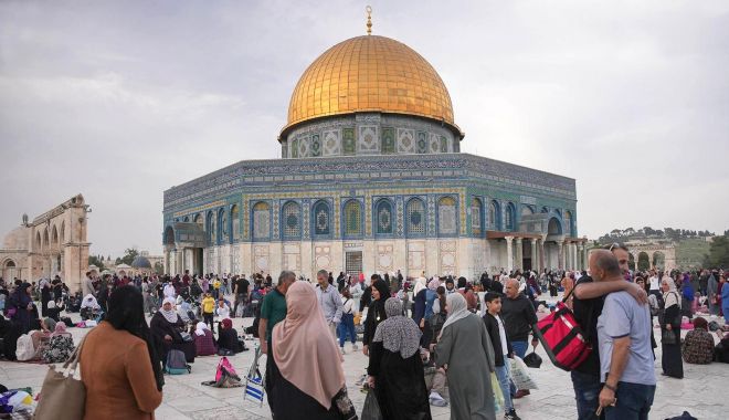 Credincioşii musulmani, autorizaţi să se roage în timpul Ramadanului pe Esplanada Moscheilor - 1-1709715255.jpg