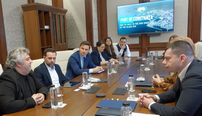 Reprezentanţi ai Băncii Europene de Investiţii, vizită în portul Constanţa - 1-1709727279.jpg