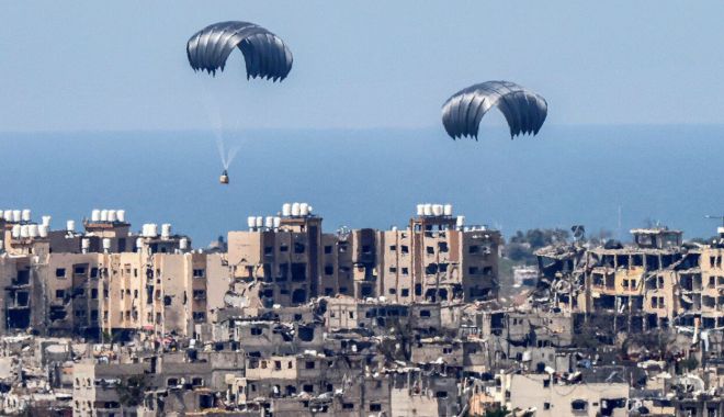 Casa Albă: SUA vor continua paraşutarea de alimente în Fâşia Gaza - 1-1711530021.jpg