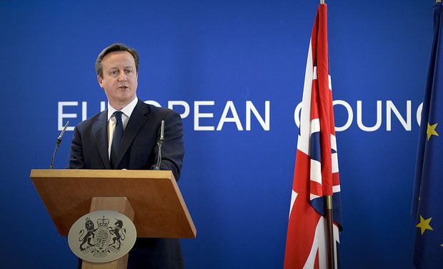 David Cameron le cere tuturor ţărilor NATO să aloce cel puţin 2% din PIB pentru apărare