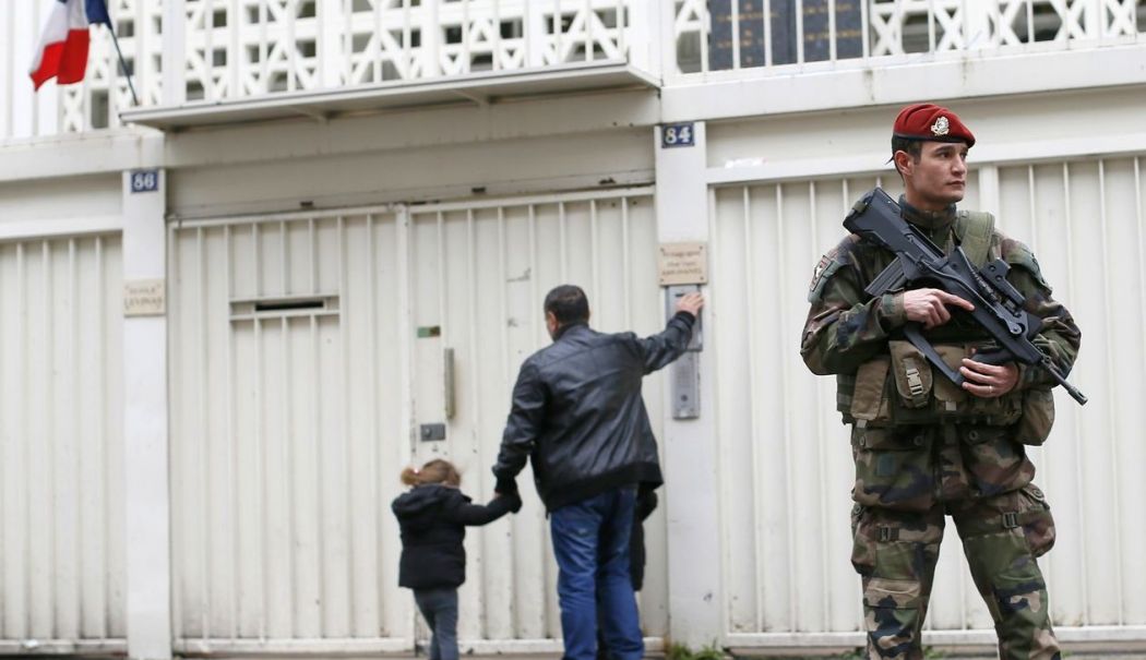 Franţa sporeşte măsurile de securitate la lăcaşurile de cult şi şcolile evreieşti - 1-1713164217.jpg