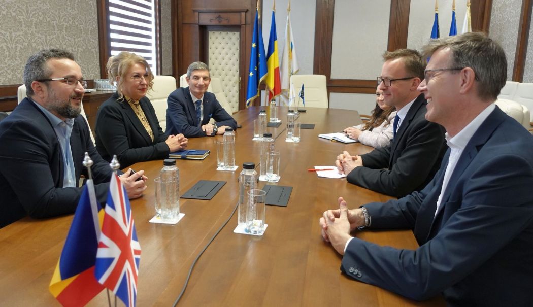 Comisarul Majestăţii Sale pentru Comerţ şi Ambasadorul Marii Britanii la Bucureşti, vizită în Portul Constanţa - 1-1713363477.jpg