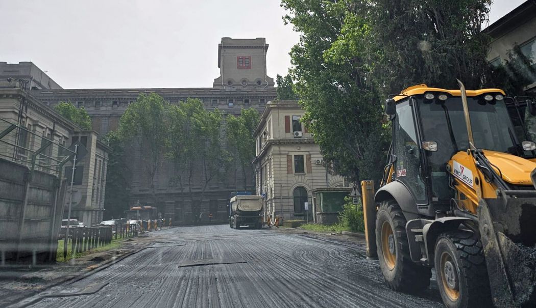 Lucrări de asfaltare în zona silozurilor „Anghel Saligny”, din portul Constanţa - 1-1713963058.jpg