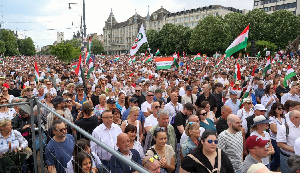 Proteste împotriva premierului ungar Viktor Orban într-un fief al partidului de guvernământ - 1-1714978886.jpg