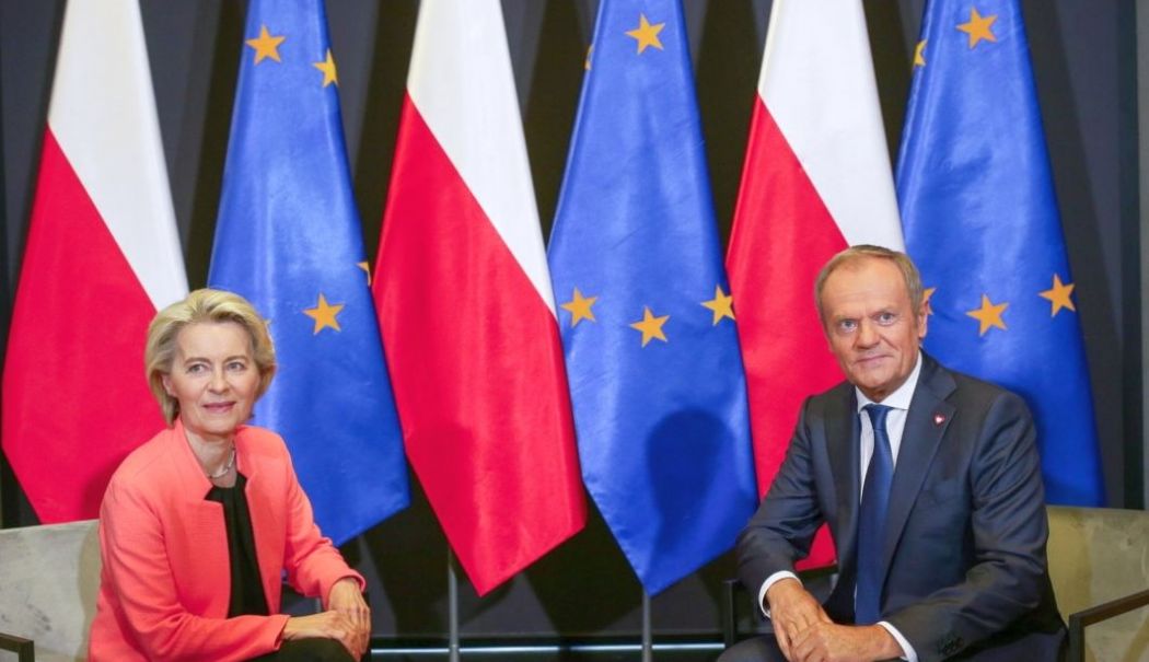 Ursula von der Leyen şi Donald Tusk insistă ca UE să-şi consolideze industria de apărare şi armament - 1-1715156828.jpg