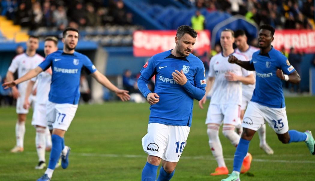 FC Farul s-a despărţit de atacantul Constantin Budescu înaintea duelului cu Universitatea Craiova - 1-1715510259.jpg