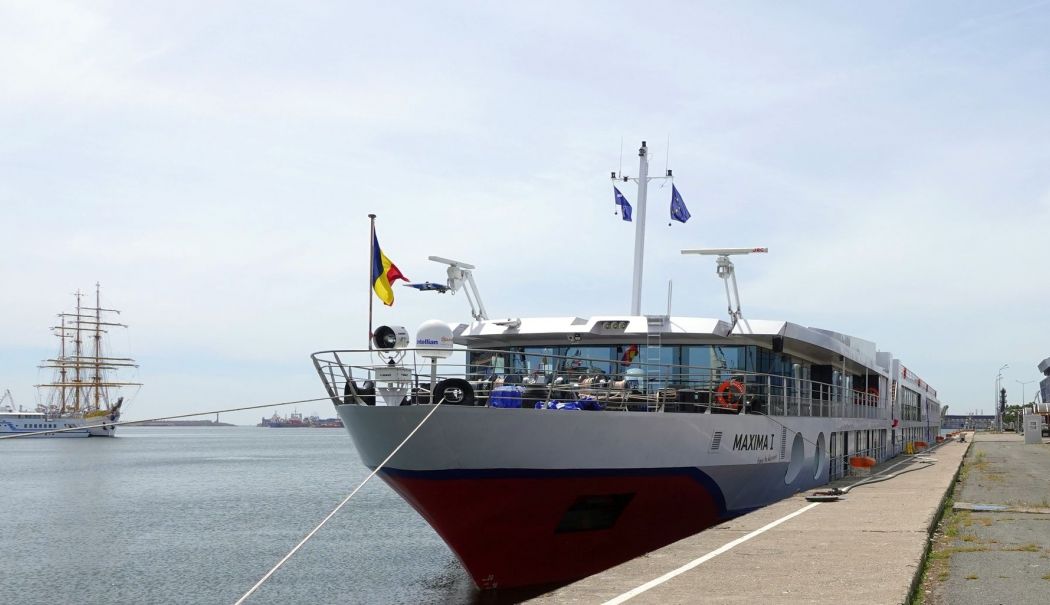 Nava fluvială de pasageri „Maxima I”, escală în portul Constanţa - 1-1716547305.jpg