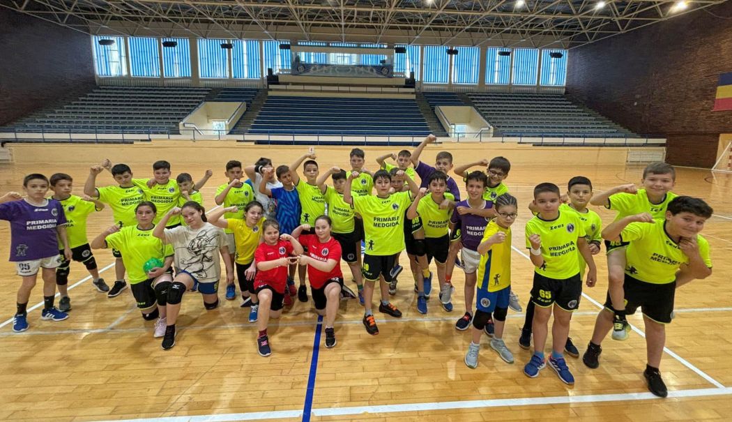 Spectacol de mini-handbal! Cupa Medgidiei, la Sala Sporturilor „Iftimie Ilisei” - 1-1718023505.jpg