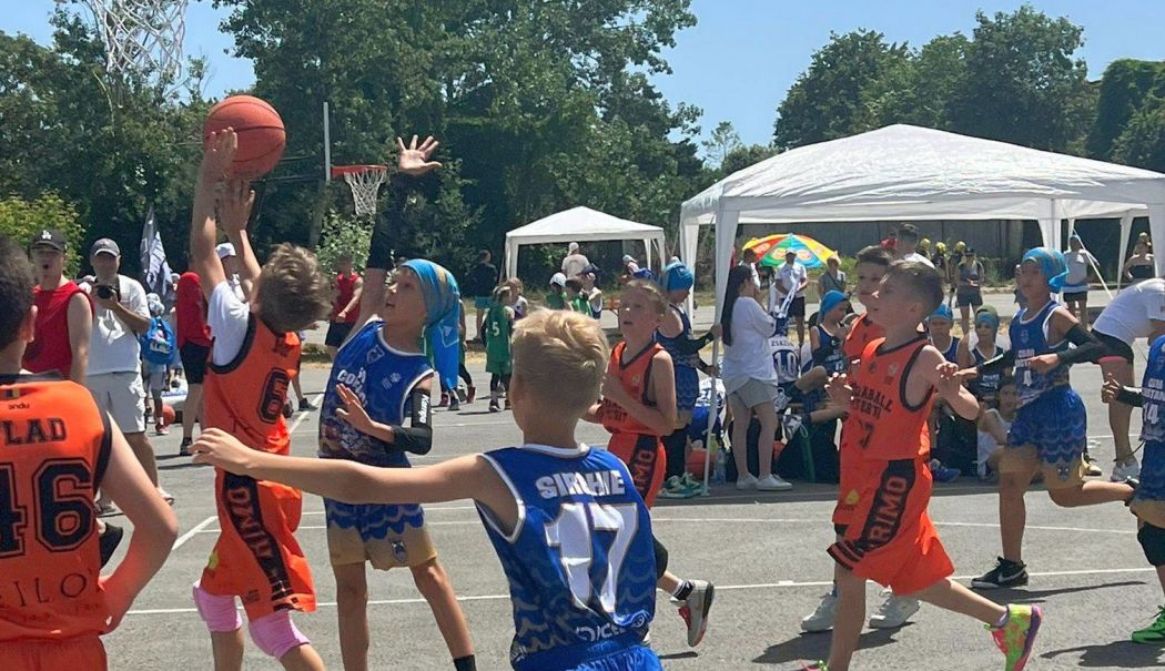 Coşuri, zâmbete şi mult soare, la Festivalul de Baby Baschet de la Costineşti