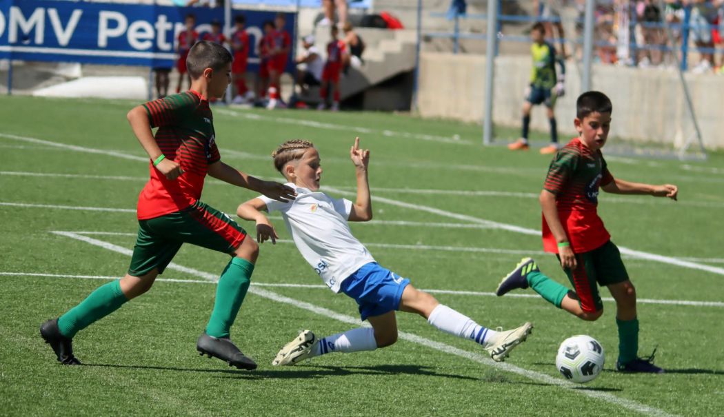 Guvernul pune bazele unui mecanism financiar pentru susţinerea cluburilor de fotbal destinate copiilor şi juniorilor