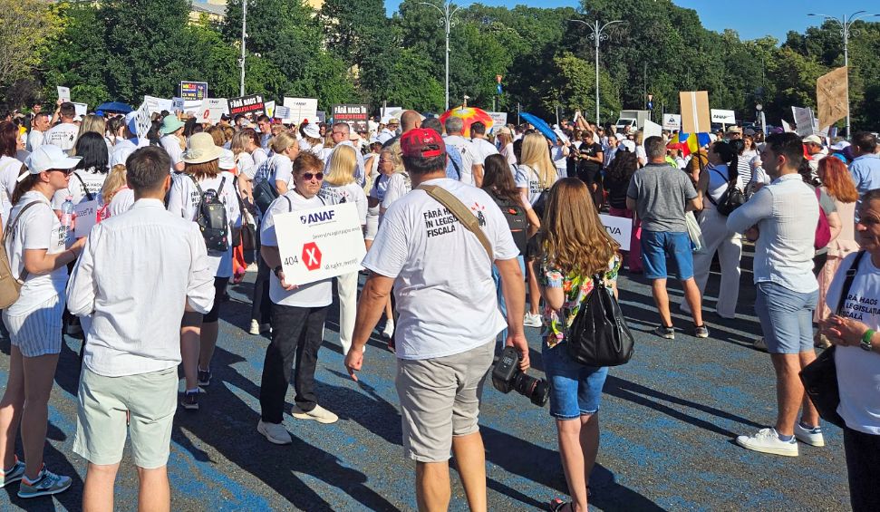 A început protestul contabililor şi economiştilor. „Transparenţă şi respect, nu doar legi fără efect!” - 1-1720424395.jpg