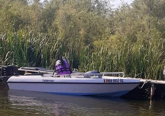 Ambarcaţiune de agrement cu patru persoane la bord, răsturnată în zona Sfântu Gheorghe