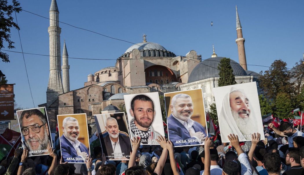 Mii de oameni au protestat în Istanbul faţă de asasinarea liderului politic al Hamas - 1-1722759255.jpg