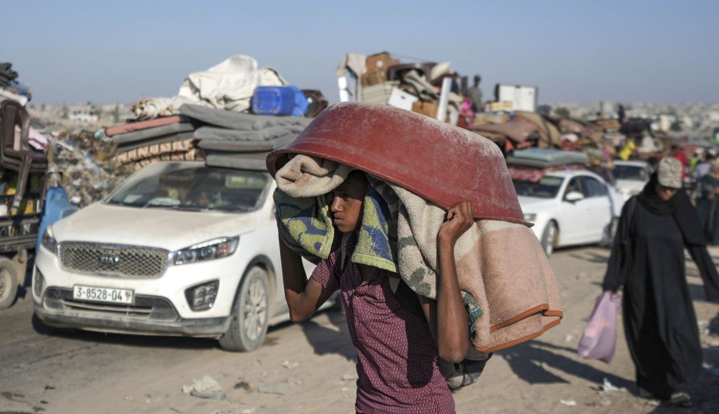 Sute de palestinieni din sudul Fâşiei Gaza fug din calea unei noi operaţiuni israeliene - 1-1723449030.jpg