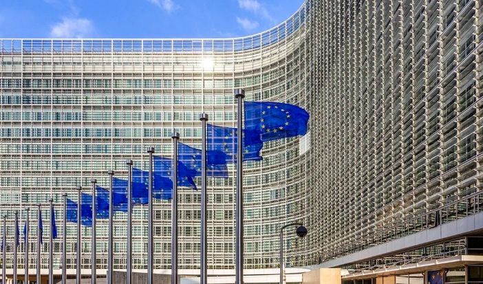 Comisia Europeană aşteaptă clarificările Budapestei despre flexibilizarea regimului de vize Schengen pentru ruşi - 1-1724227211.jpg