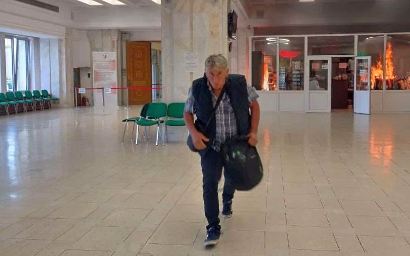 Bărbatul care a incendiat o încăpere din Palatul Parlamentului a fost depistat şi reţinut pentru 24 de ore - 1-1726638326.jpg