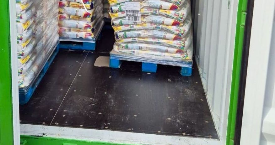 Constanţa Sud: 77 tone detergent contrafăcut, reţinute de inspectorii vamali - 1-1726725762.jpg