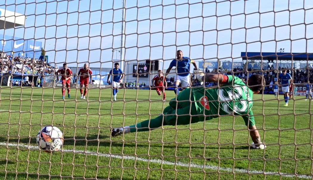 „Dublă” Alibec”! Farul se apropie de play-off după victoria cu Sepsi - 1-1727069709.jpg