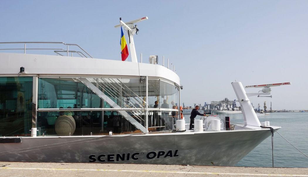 Nava fluvială Scenic Opal, schimb de pasageri în portul Constanţa - 1-1727869553.jpg