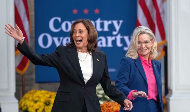 Alegeri în SUA. Kamala Harris îl devansează pe Donald Trump într-un sondaj publicat de New York Times - 1-1728455960.jpg