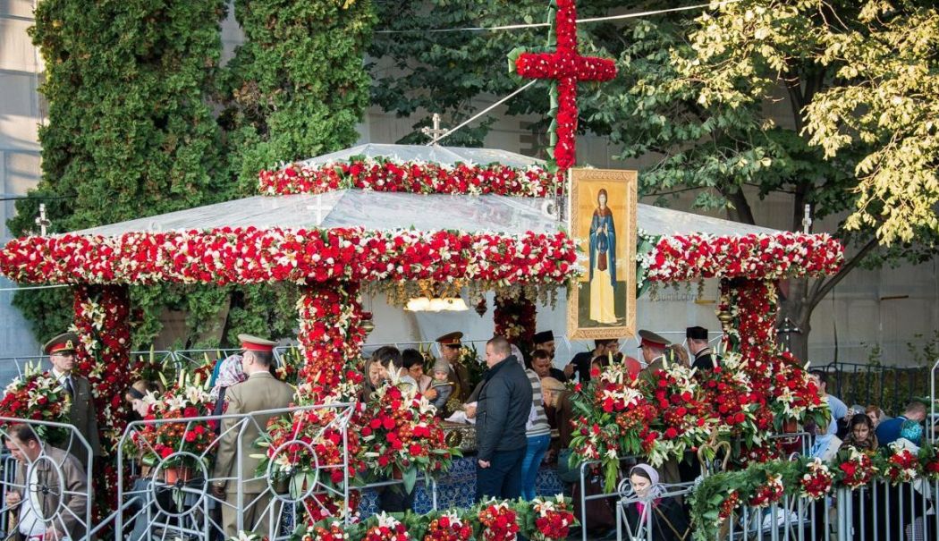 Oameni politici, prezenţi la slujba Sfintei Liturghii de Sf. Parascheva de la Iaşi - 1-1728884018.jpg