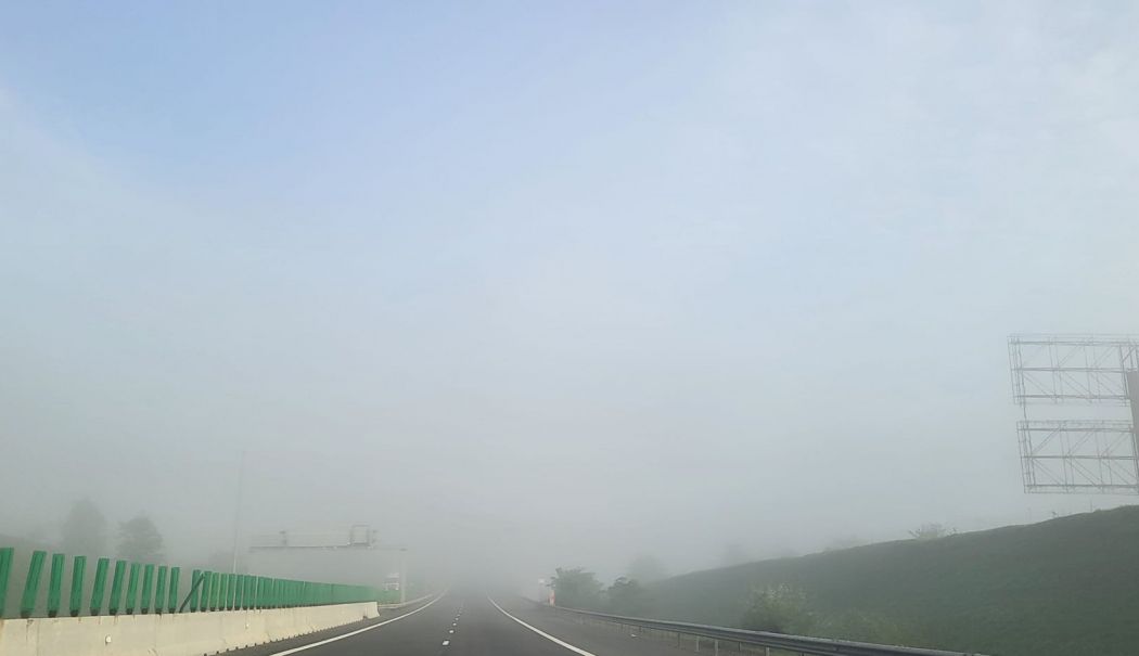 Centrul INFOTRAFIC: Ceaţă pe autostrada A2 Bucureşti - Constanţa, vizibilitate redusă sub 100 de metri - 1-1728970379.jpg