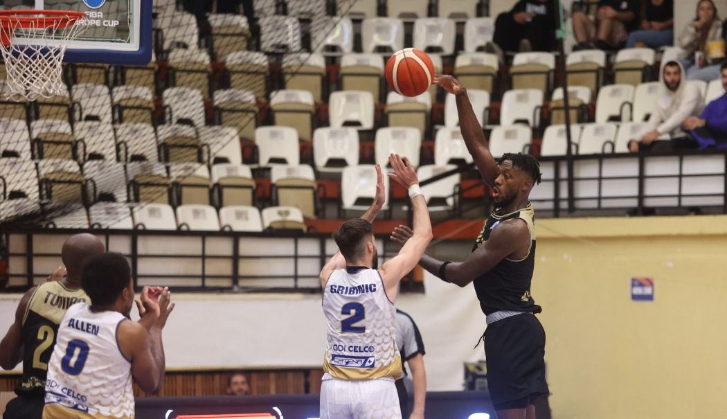 Baschet masculin: CSM Constanţa, înfrângere pe terenul campioanei Elveţiei, Fribourg Olympic, în grupele FIBA Europe Cup