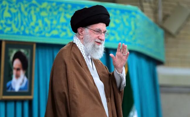 Liderul suprem al Iranului ameninţă Israelul şi SUA că vor primi un răspuns zdrobitor - 1-1730618535.jpg