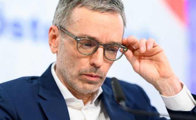 Parchetul austriac doreşte ridicarea imunităţii parlamentare a liderului extremei drepte Herbert Kickl - 1-1731655258.jpg