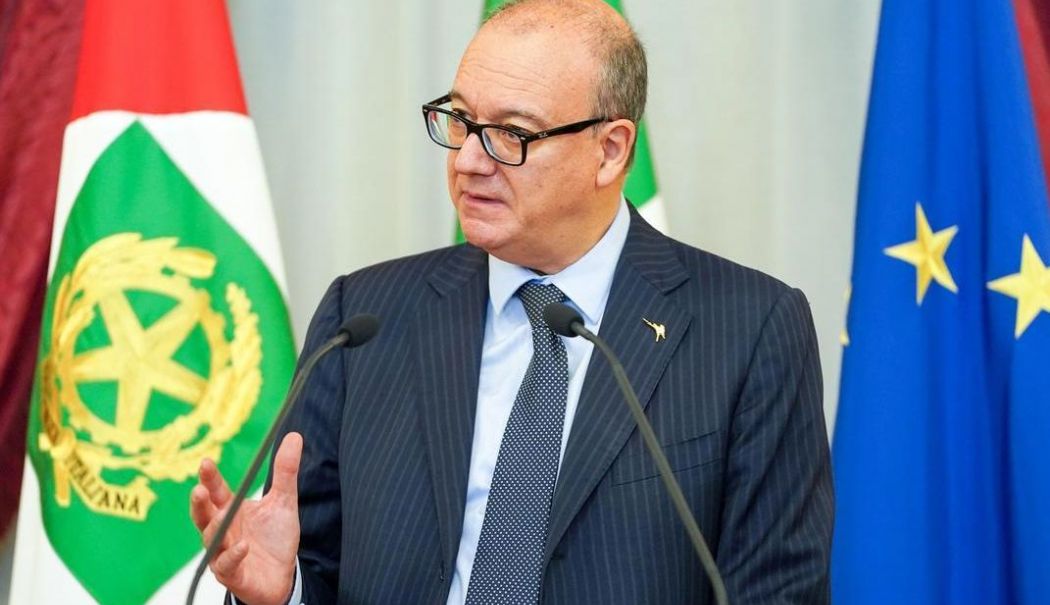 Indignare în Italia după ce ministrul educaţiei a asociat creşterea violenţei sexuale cu imigraţia ilegală - 1-1732005734.jpg