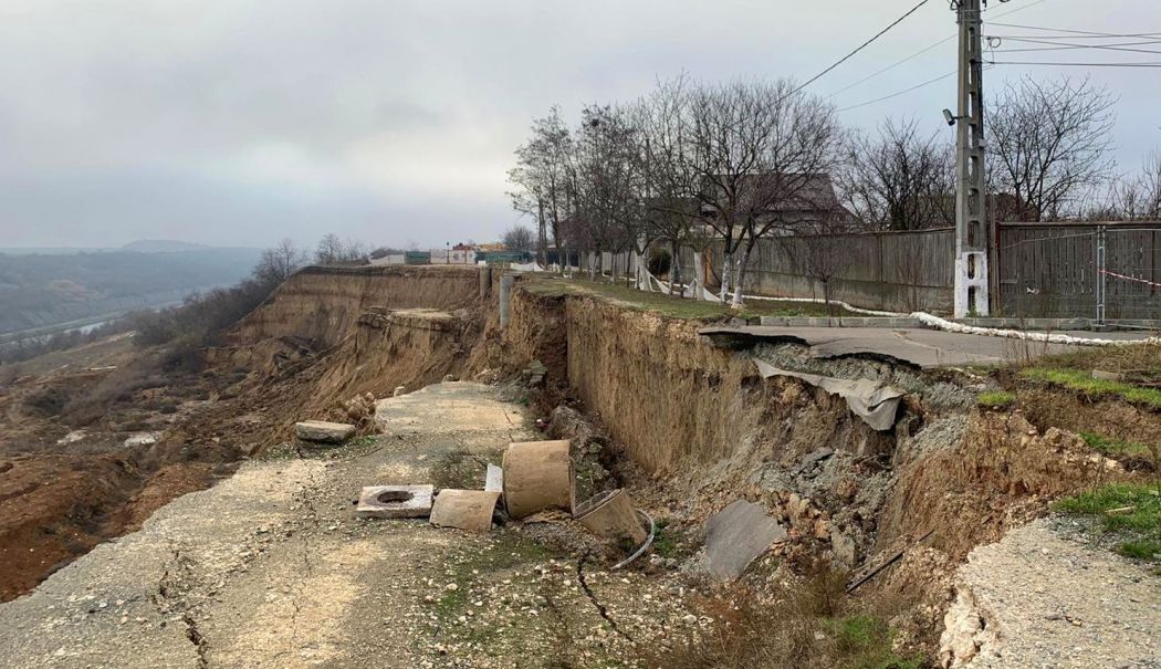 Canale Navigabile: Indicatorii tehnico-economici pentru reabilitarea taluzului afectat din zona Cumpăna, reaprobaţi - 1-1733399267.jpg