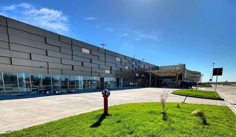 Rectificare de buget! Moş Crăciun, aşteptat cu sacul plin la Aeroportul Internaţional Mihail Kogălniceanu - 1-1733496157.jpg
