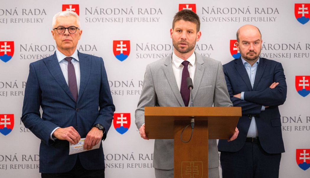 Opoziţia îl acuză pe premierul Robert Fico că pregăteşte ieşirea Slovaciei din UE - 1-1737534988.jpg