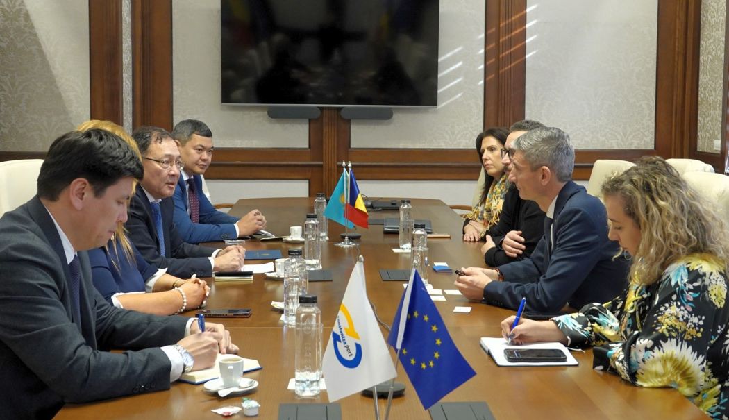 Ambasadorul Republicii Kazahstan, vizită în portul Constanţa - 1-1737551335.jpg