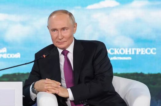 Vladimir Putin: „Elitele politice europene vor sfârşi prin a da din coadă în faţa lui Trump” - 1-1738566492.jpg
