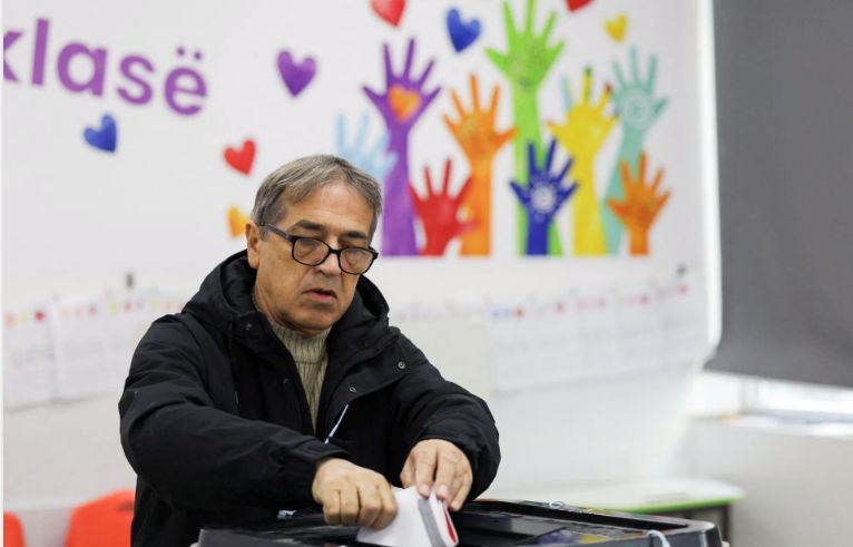 Populaţia din Kosovo votează duminică pentru alegerea unui nou parlament - 1-1739105997.jpg