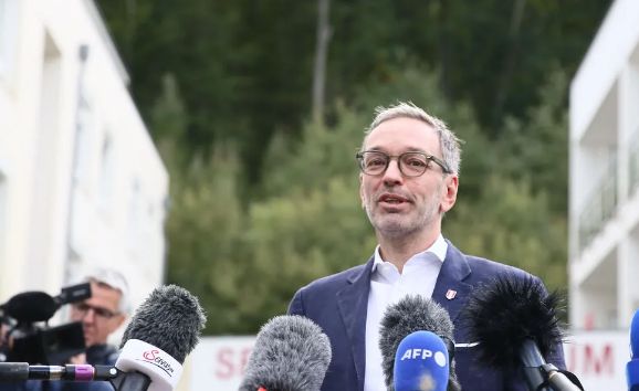 Austria: Extrema dreaptă şi conservatorii, în negocieri tensionate pentru formarea unui guvern - 1-1739370407.jpg