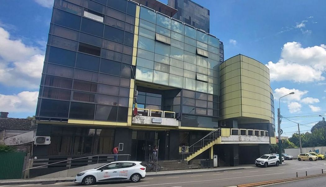 Fiscul constănţean scoate la vânzare autoturisme, ambarcaţiuni, dar şi… conserve de ciuperci! - 1-1739889579.jpg