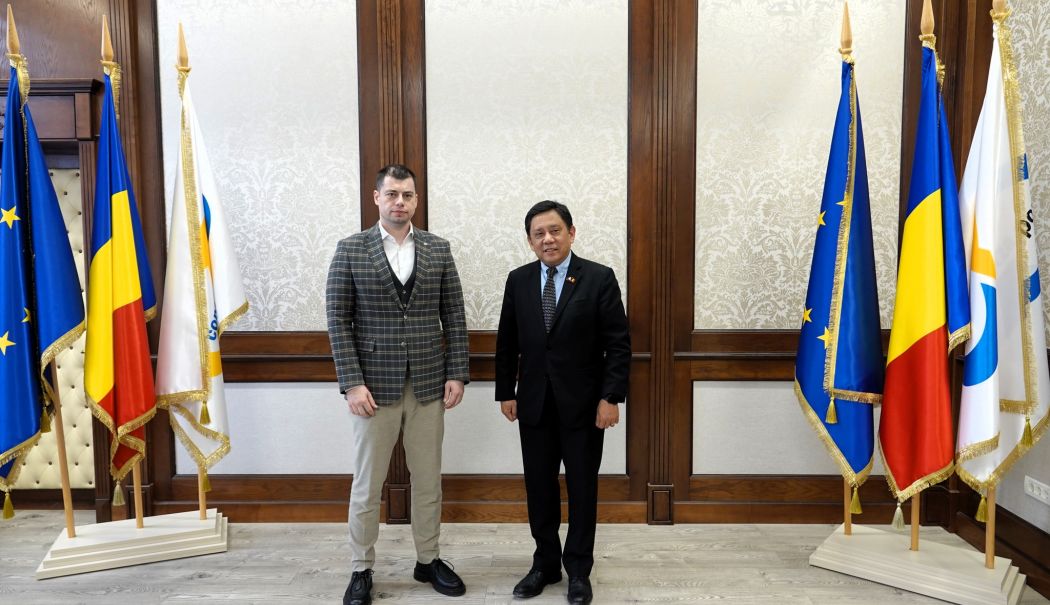 Ambasadorul Republicii Filipine, vizită în portul Constanţa - 1-1742995413.jpg