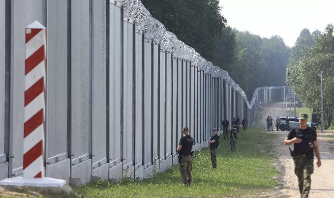 Polonia limitează dreptul de azil, pentru a contracara migraţia orchestrată de Rusia şi Belarus - 1-1743064834.jpg