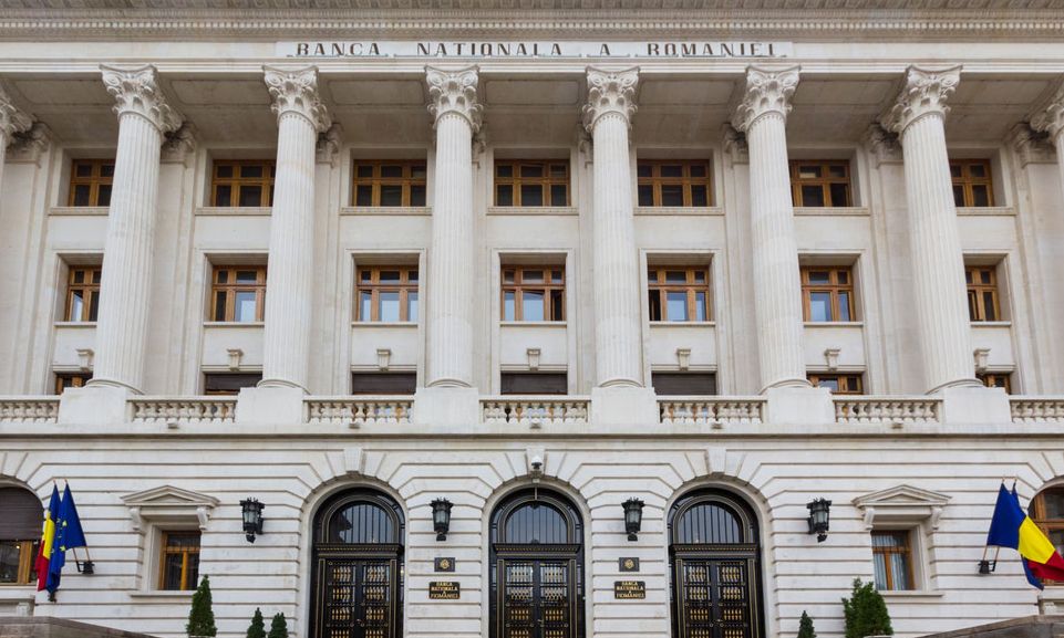 Tentative de fraudă în numele Băncii Naţionale a României. „Nu furnizaţi datele personale!”