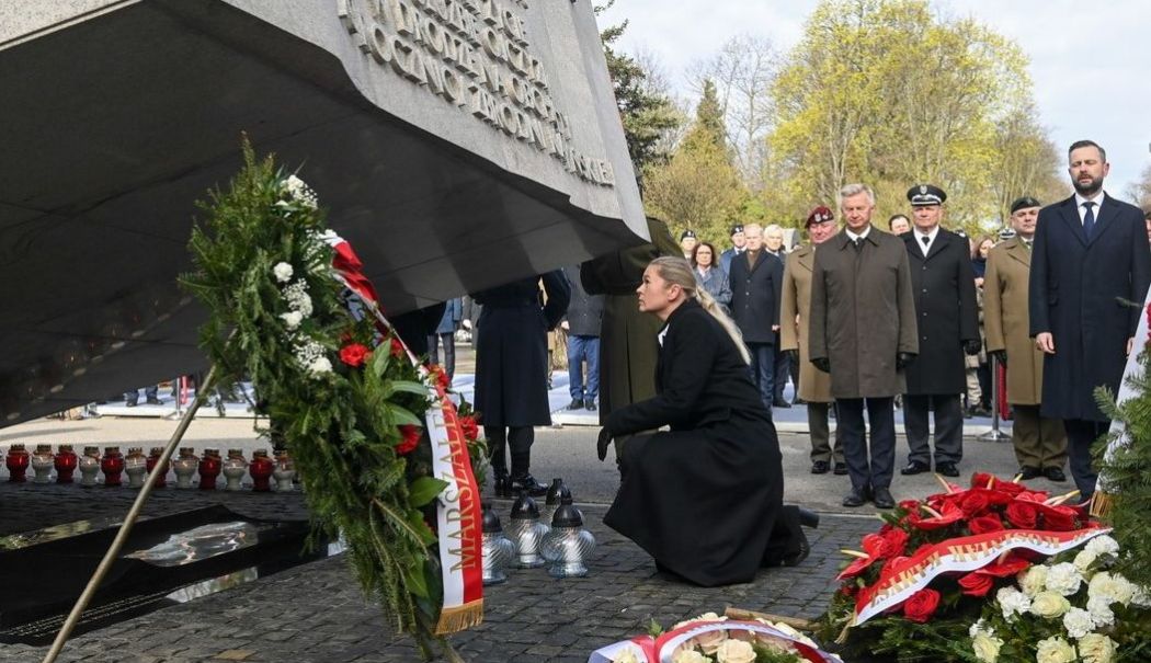 Polonia comemorează 15 ani de la tragedia aviatică de la Smolensk - 1-1744291158.jpg