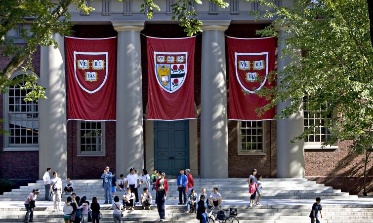 Donald Trump ameninţă Universitatea Harvard cu retragerea facilităţilor fiscale - 1-1744788171.jpg