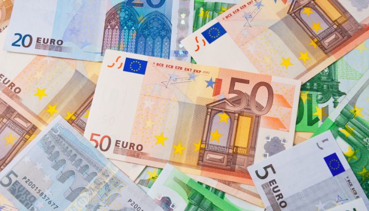 Moneda naţională continuă să se deprecieze. Cursul ajunge la 5,0991 lei/euro - 1-1746614973.jpg