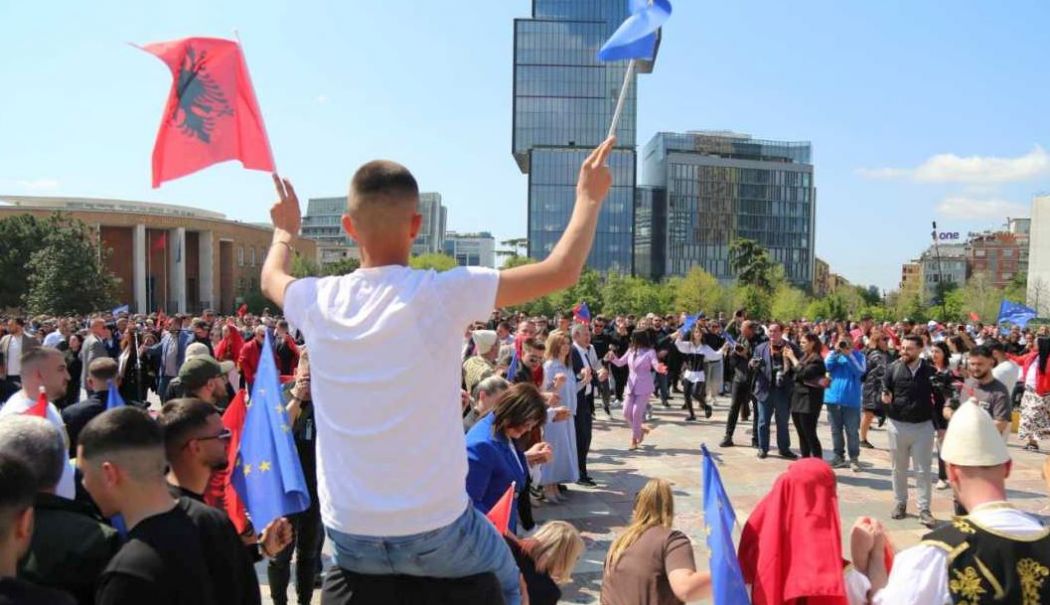 Albania organizează duminică alegeri legislative considerate cruciale pentru aderarea la UE - 1-1746776667.jpg