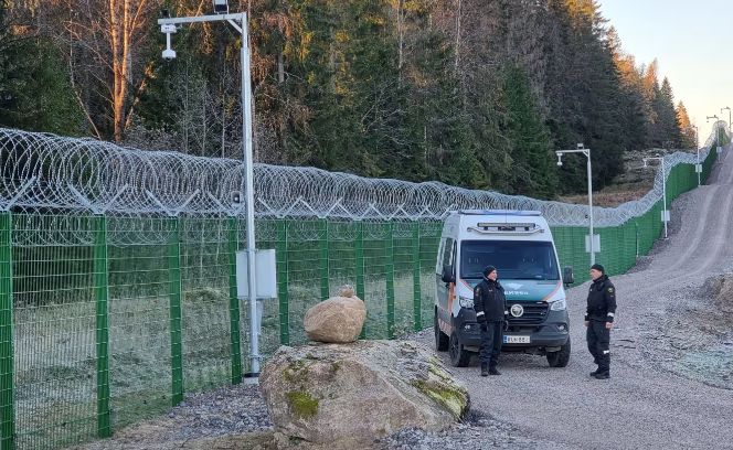 Finlanda a finalizat construcţia primilor 35 km de gard la graniţa cu Rusia - 1-1747897260.jpg