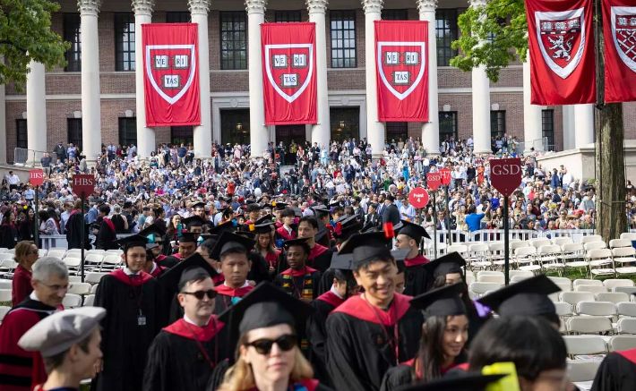 Administraţia Trump blochează înscrierea studenţilor străini la Universitatea Harvard - 1-1747985992.jpg
