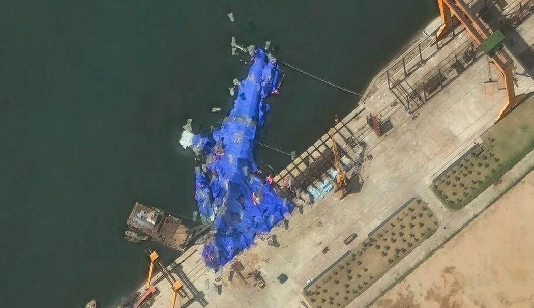 Patru responsabili arestaţi în Coreea de Nord, după lansarea ratată a unei nave de război - 1-1748245925.jpg
