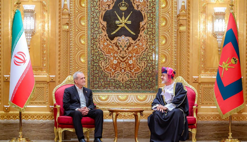Preşedintele Iranului a sosit într-o vizită în Oman, mediator între Teheran şi Washington - 1-1748417041.jpg
