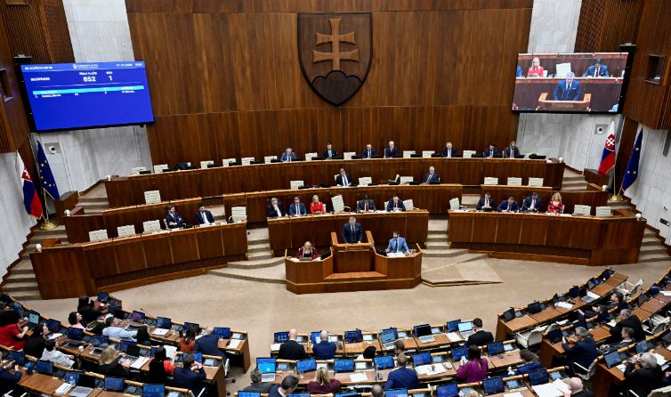Parlamentul slovac cere guvernului să nu mai sprijine sancţiunile europene împotriva Rusiei - 1-1749194034.jpg